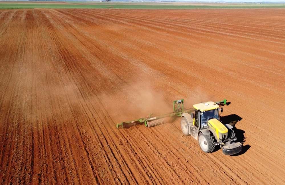 Servicio de trabajo agrícola remover la tierra Imagen Servicio de trabajo agrícola